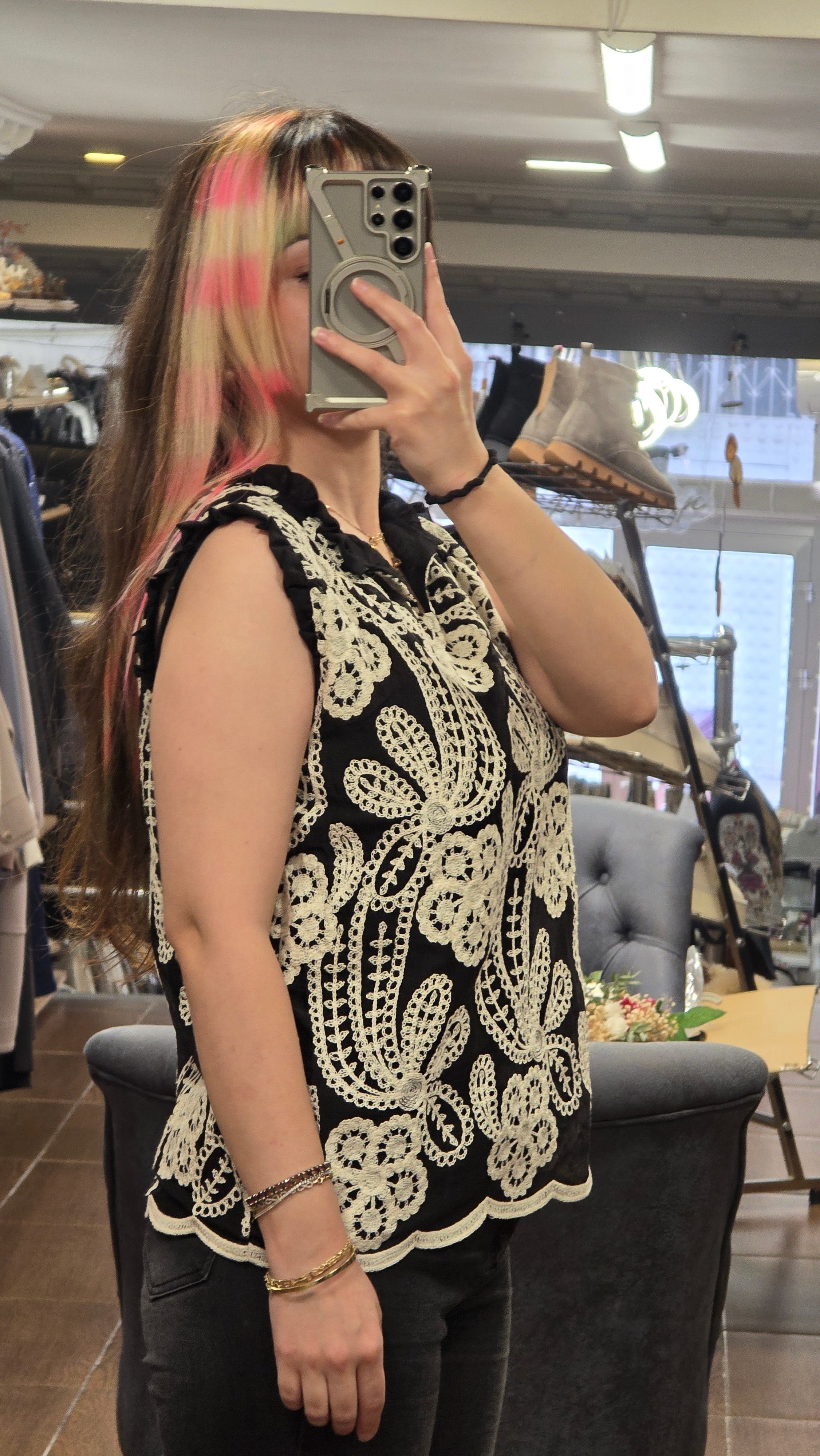 ON FASHION 26Y.ON.BLZ.70476.01 NAKIŞ İŞLEMELİ BLUZ-SİYAH