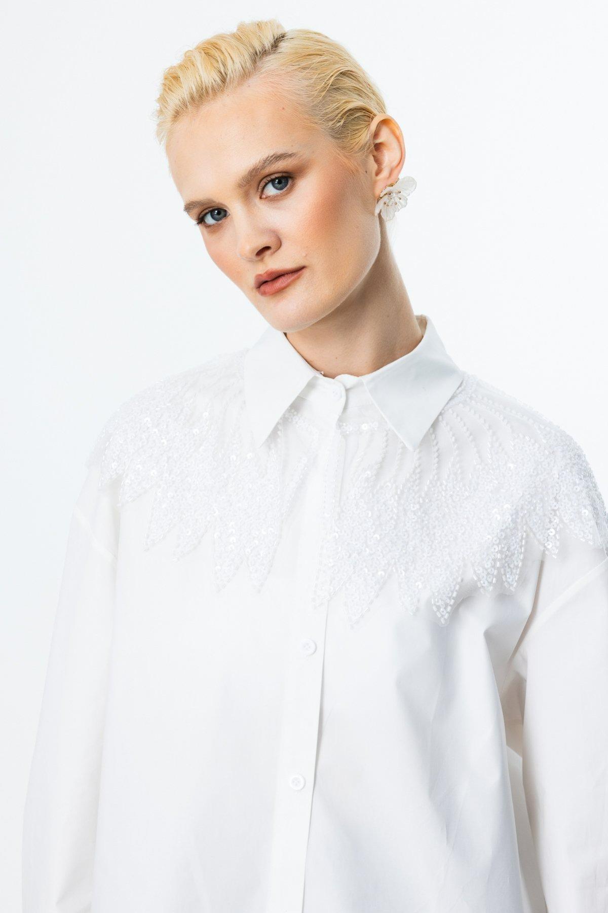 ON FASHION 50422 OMUZLARI PARÇALI BONCUK İŞLEMELİ GÖMLEK - BEYAZ