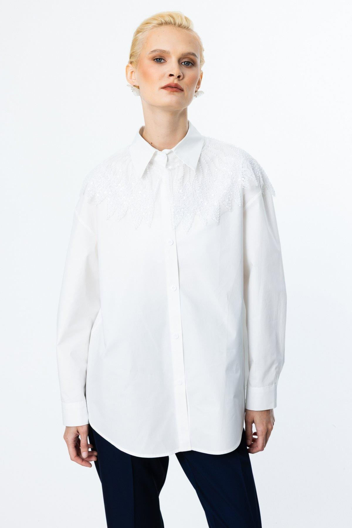 ON FASHION 50422 OMUZLARI PARÇALI BONCUK İŞLEMELİ GÖMLEK - BEYAZ