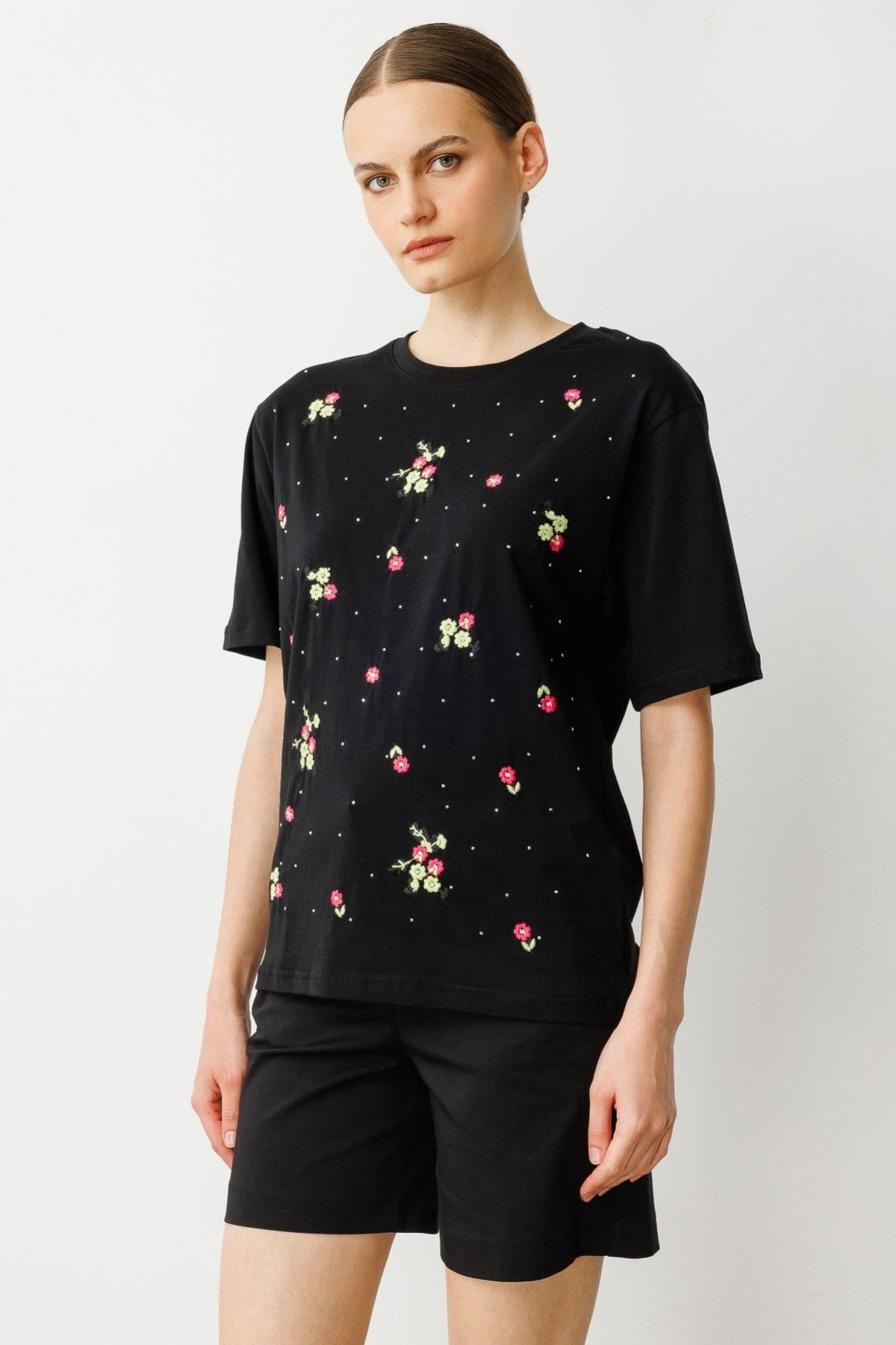 ON FASHION 56315 NAKIŞ VE TAŞ İŞLEMELİ BLUZ - SİYAH