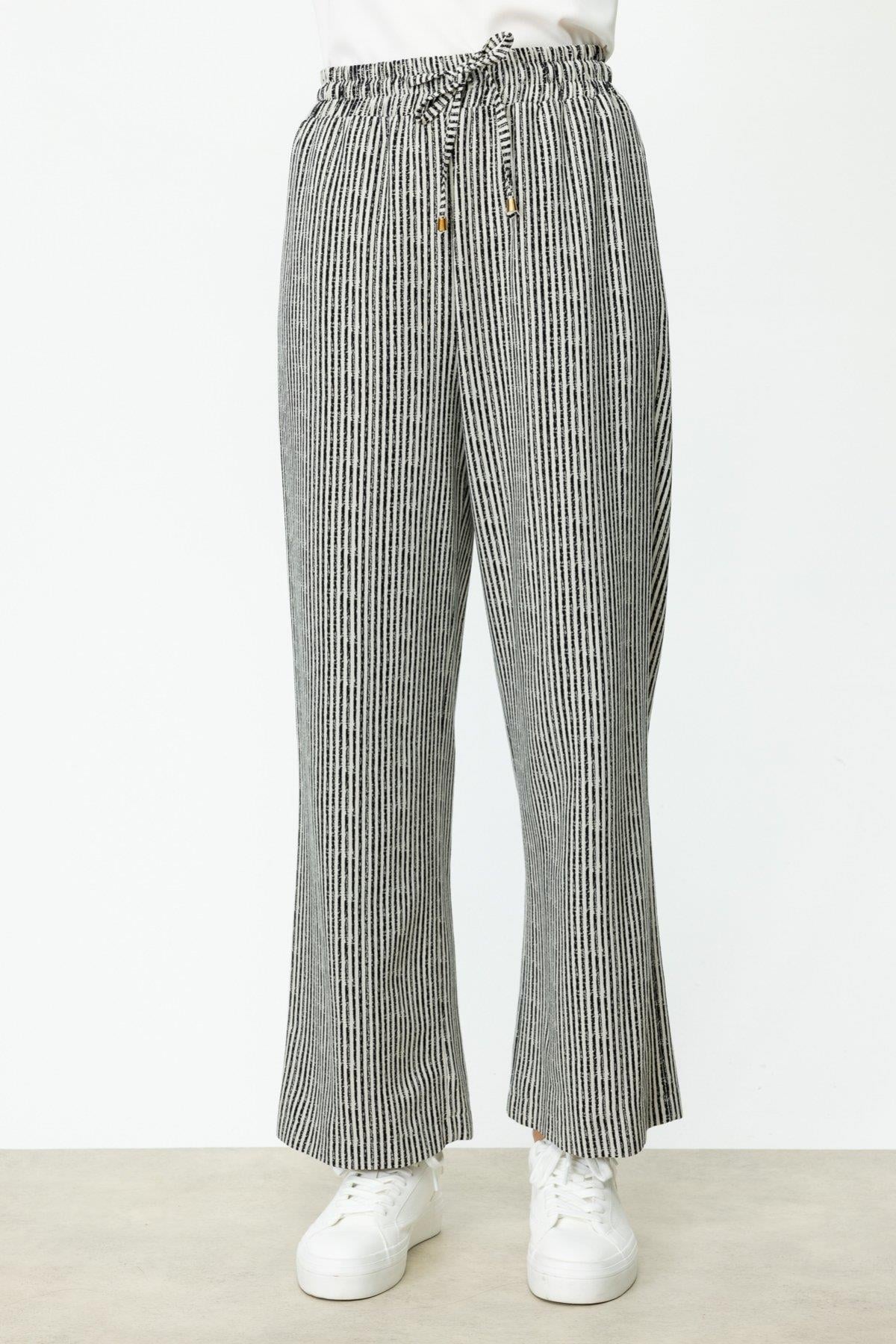ON FASHION Çizgi Desenli Bol Paça Pantolon - SİYAH