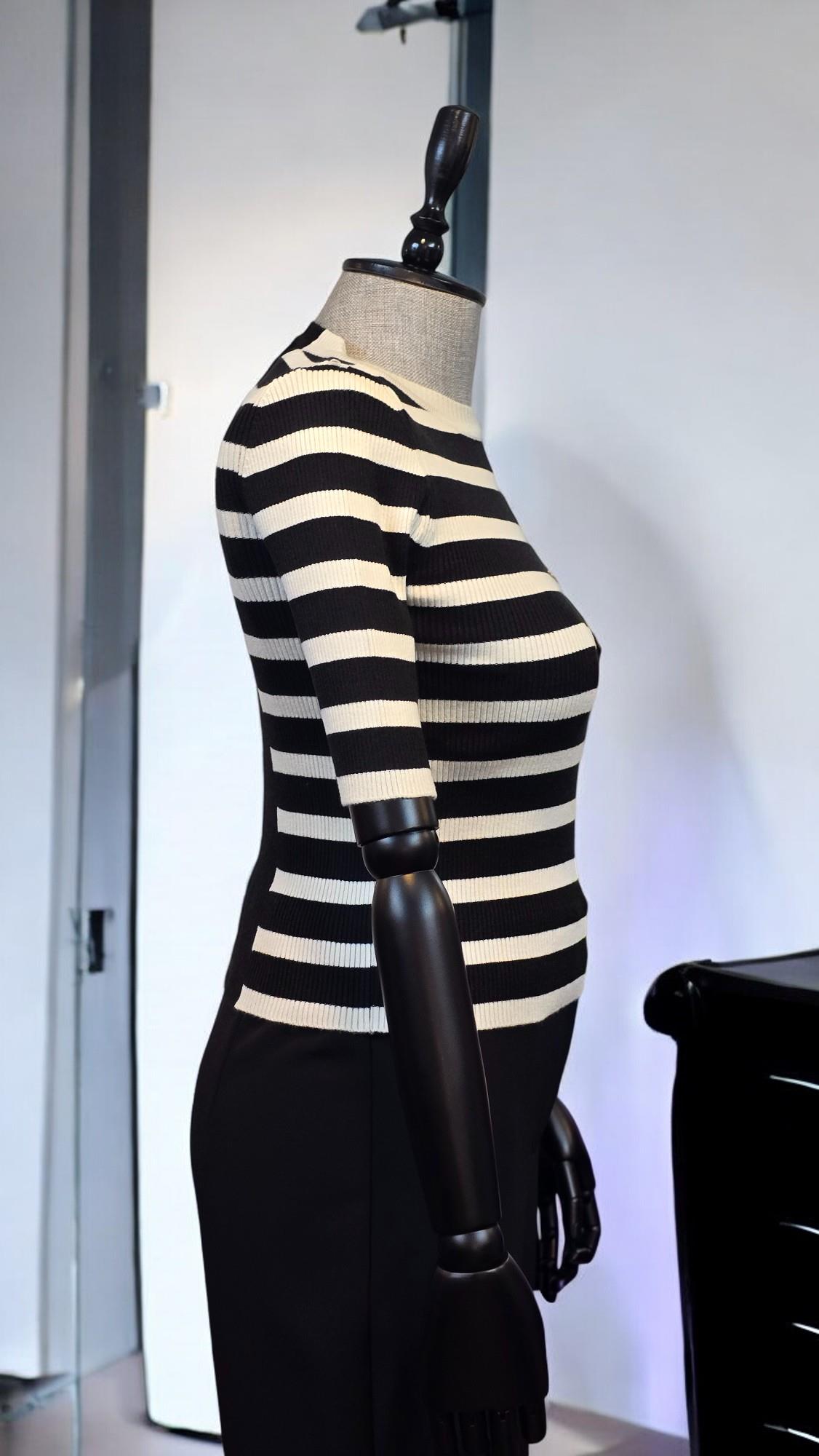 ON FASHION ÇİZGİLİ FİTİLLİ KISA KOL CROP KAZAK