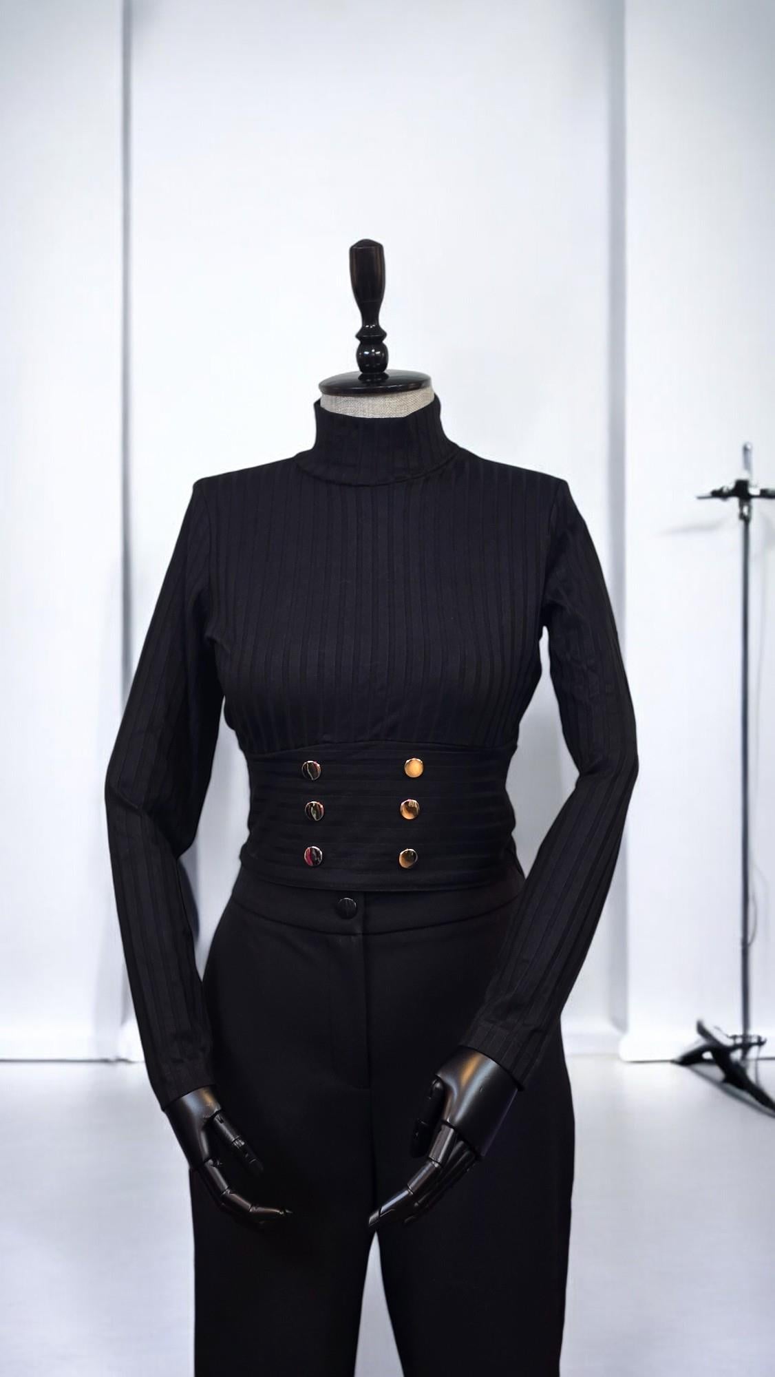 ON FASHION DİK YAKA DÜĞMELİ BLUZ - SİYAH