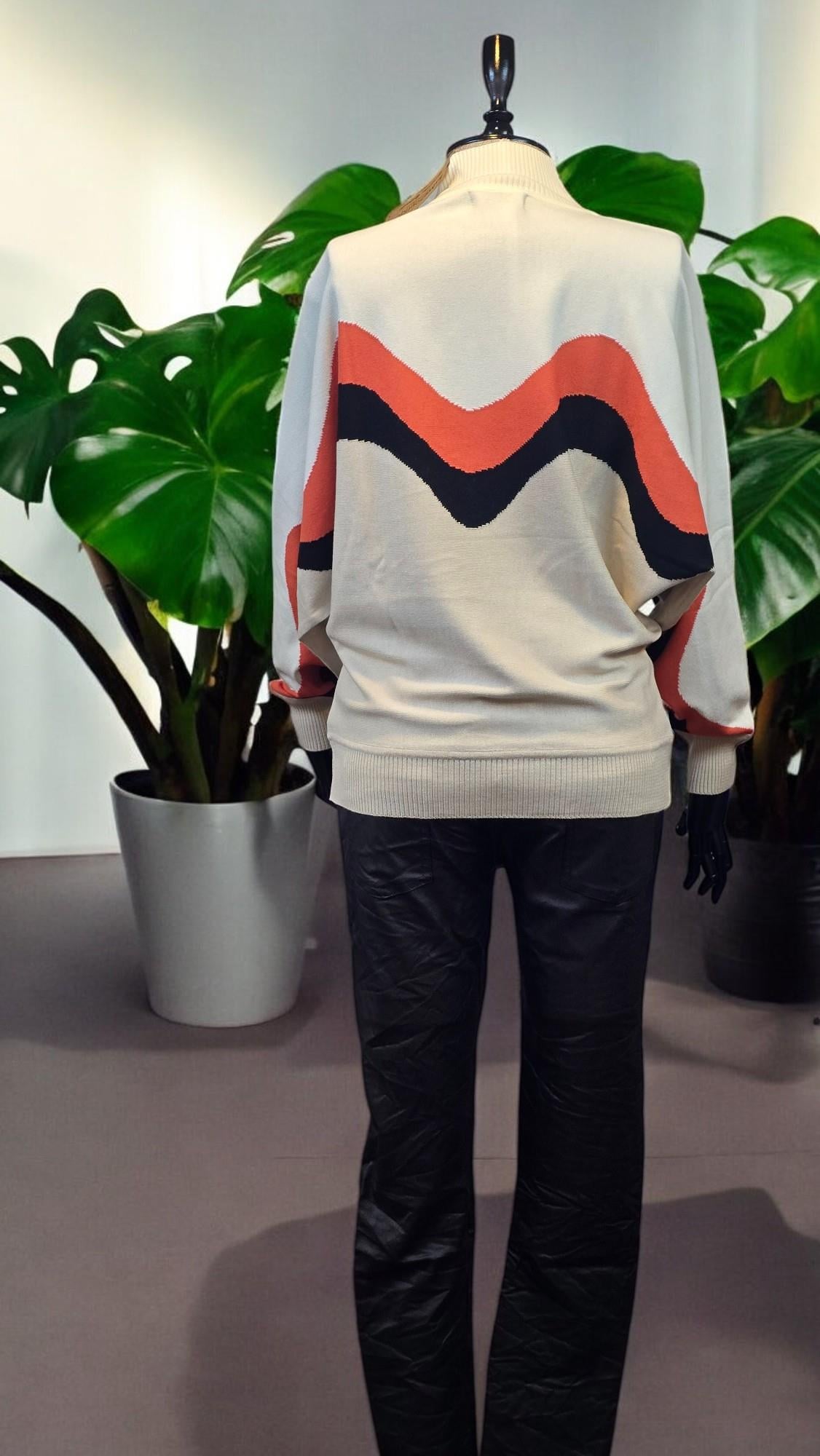 ON FASHION ÖNÜ DESENLİ YARASA KOL KAZAK - BEJ