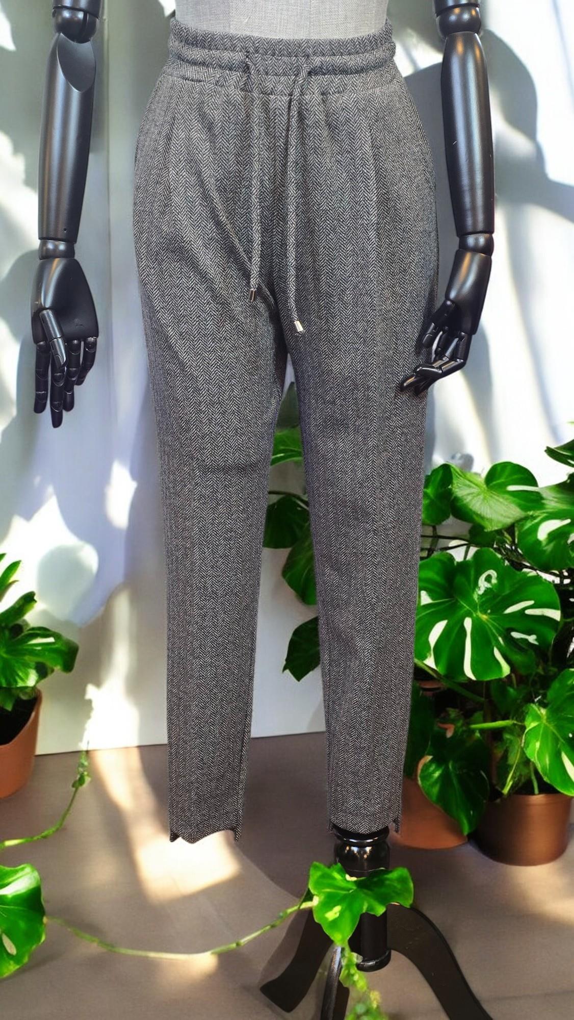 ON FASHION Önü Pileli Beli Lastikli Pantolon - Siyah