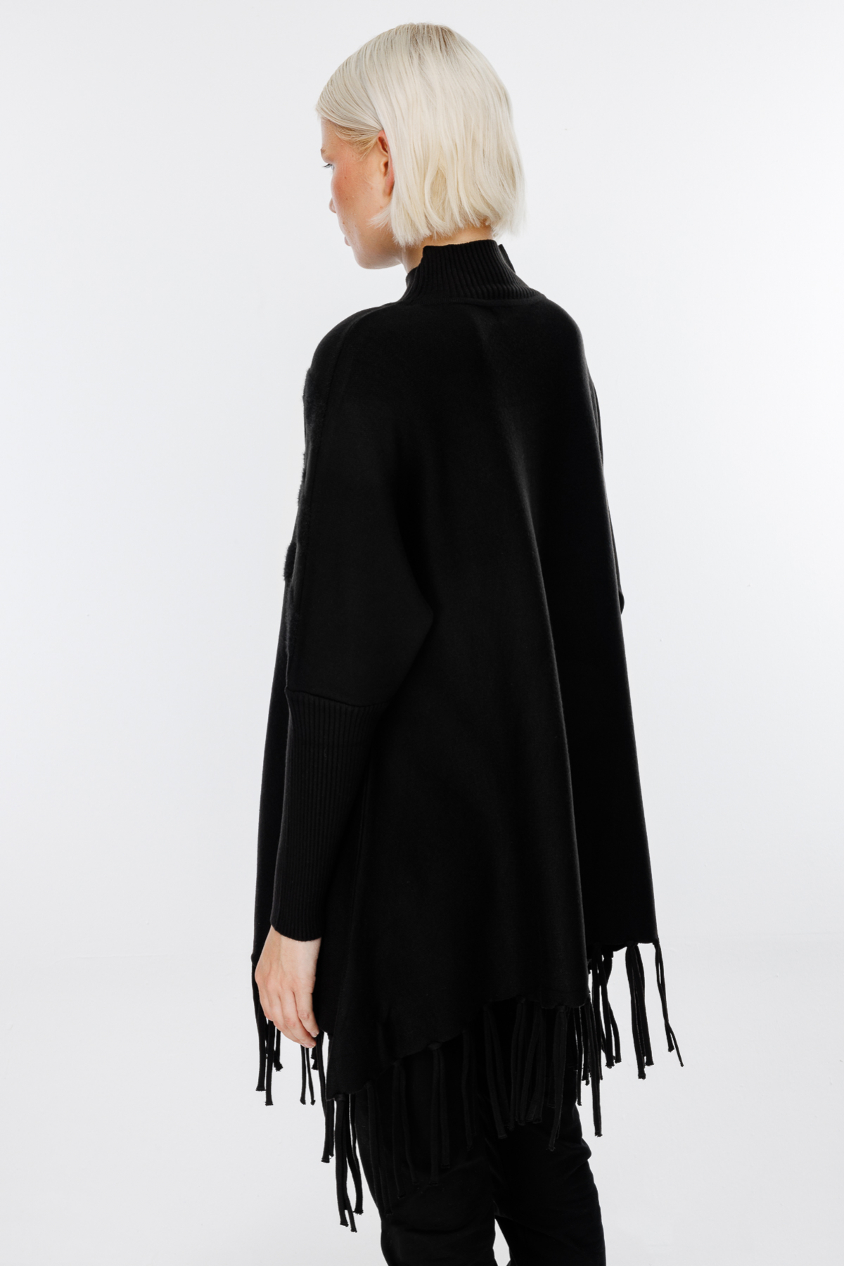 ON FASHION Püskül Detaylı Panço - Siyah