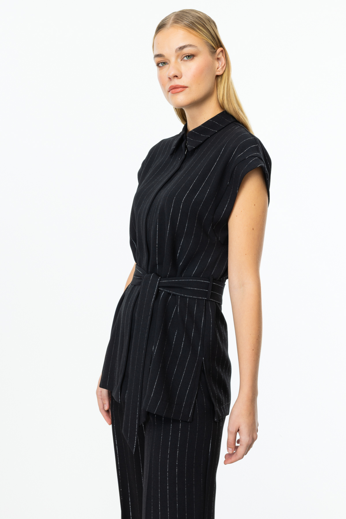 ON FASHION SIFIR KOL BELİ KUŞAKLI ÇİZGİLİ YELEK - SİYAH
