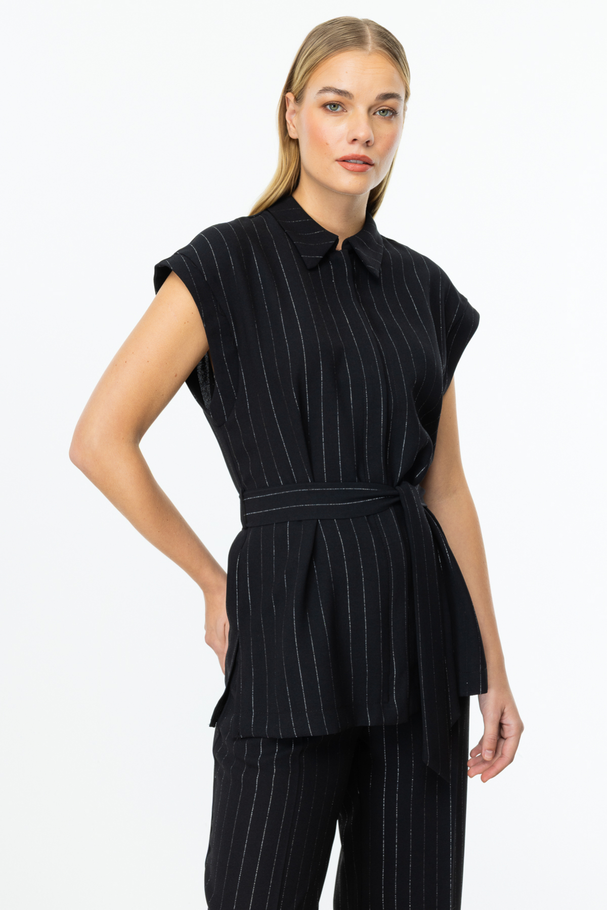 ON FASHION SIFIR KOL BELİ KUŞAKLI ÇİZGİLİ YELEK - SİYAH