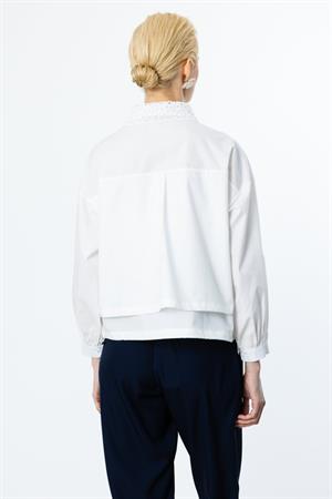ON FASHION 50345 ÖNÜ VE YAKASI DANTELLİ CEPLİ GÖMLEK - BEYAZ