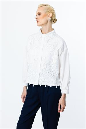 ON FASHION 50345 ÖNÜ VE YAKASI DANTELLİ CEPLİ GÖMLEK - BEYAZ