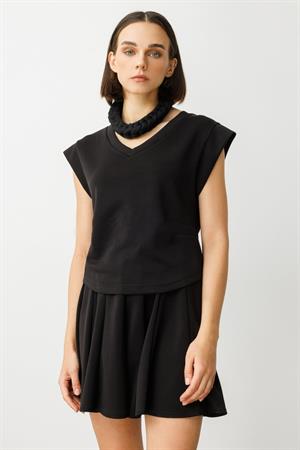ON FASHION 54233 V YAKA KISA BLUZ - SİYAH