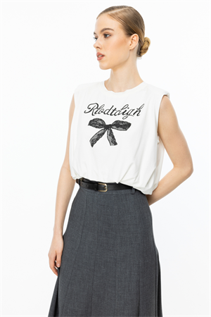 ON FASHION BLUZ ÖNÜ YAZILI KURDELA DESENLİ VATKALI BELİ LASTİKLİ - EKRU