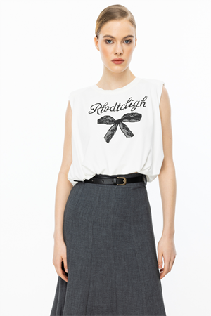 ON FASHION BLUZ ÖNÜ YAZILI KURDELA DESENLİ VATKALI BELİ LASTİKLİ - EKRU