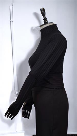 ON FASHION DİK YAKA DÜĞMELİ BLUZ - SİYAH