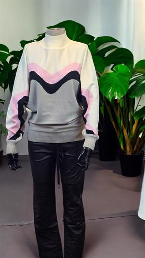ON FASHION ÖNÜ DESENLİ YARASA KOL KAZAK - GRİ