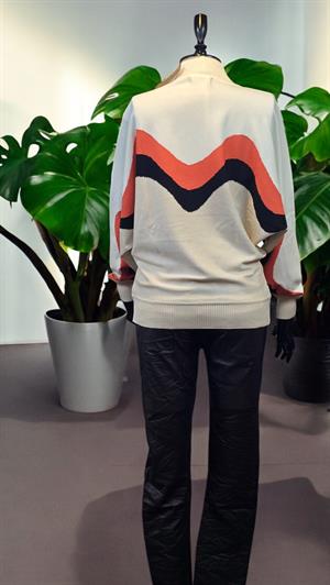 ON FASHION ÖNÜ DESENLİ YARASA KOL KAZAK - BEJ