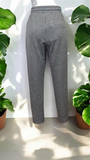 ON FASHION Önü Pileli Beli Lastikli Pantolon - Siyah