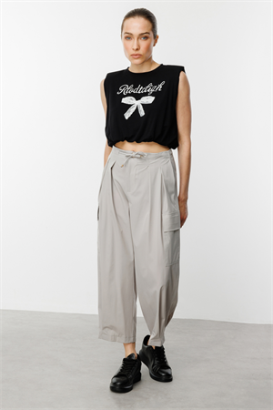 ON FASHION PİLELİ YANLARI CEPLİ ÖNÜ BAĞCIKLI PANTOLON - GRİ