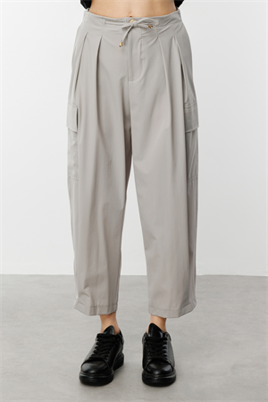ON FASHION PİLELİ YANLARI CEPLİ ÖNÜ BAĞCIKLI PANTOLON - GRİ