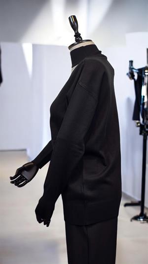 ON FASHION YAKASI ÇAPRAZ DETAYLI KAZAK - SİYAH