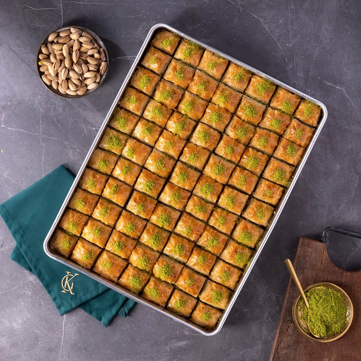 Fıstıklı Kuru Baklava Tepside 2.5 kg - Karaköy Güllüoğlu