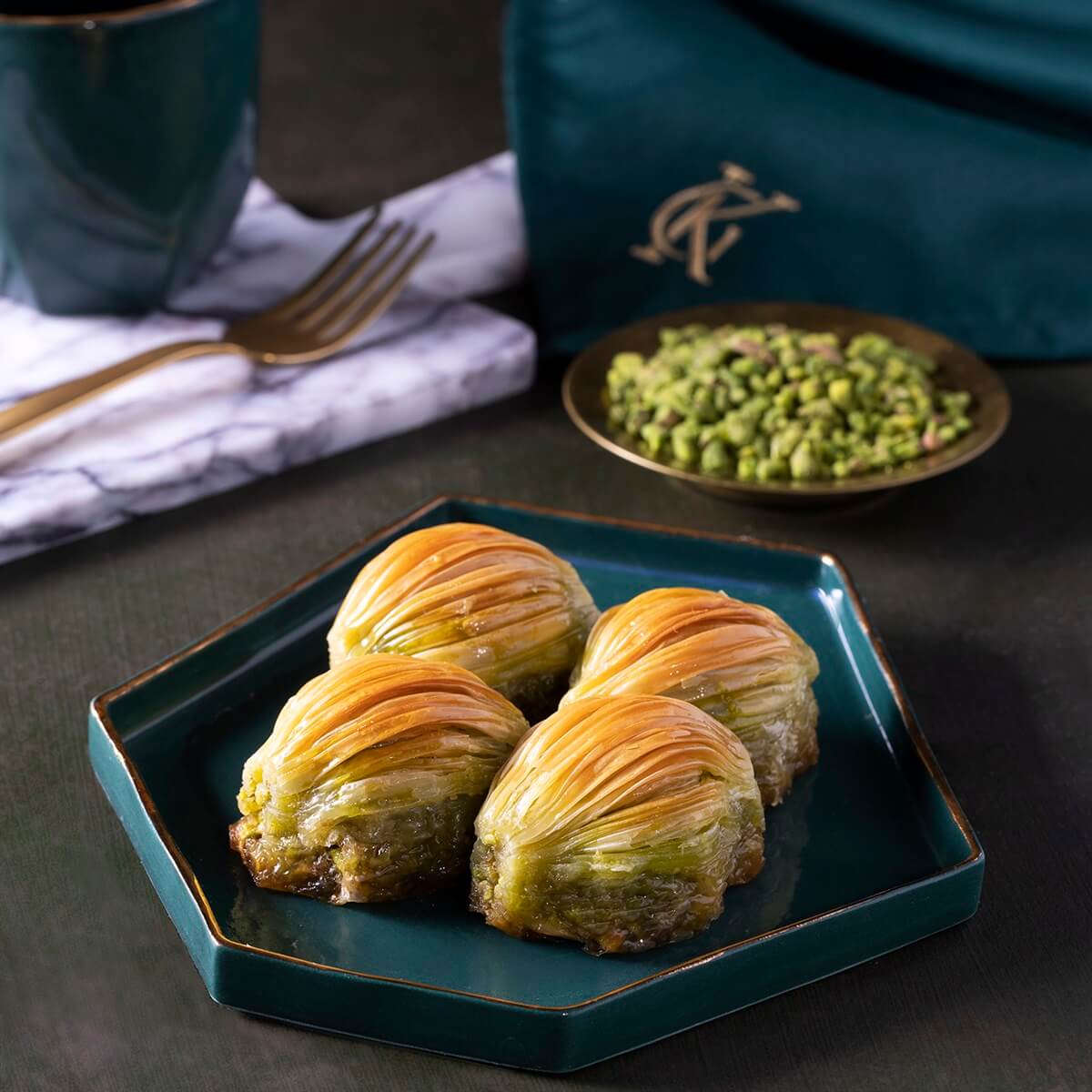 Fıstıklı Midye Baklava 1 Adet - Karaköy Güllüoğlu