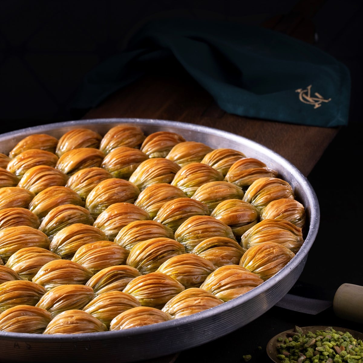 Fıstıklı Midye Baklava Özel Yuvarlak Tepside