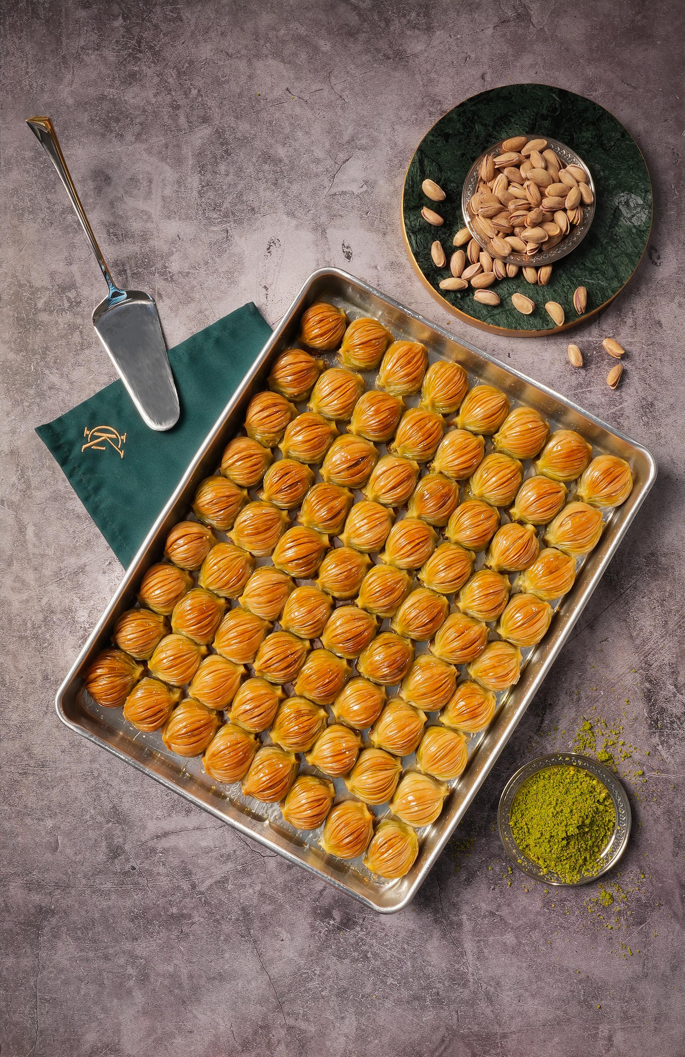 Fıstıklı Midye Baklava Tepside 2.8 KG