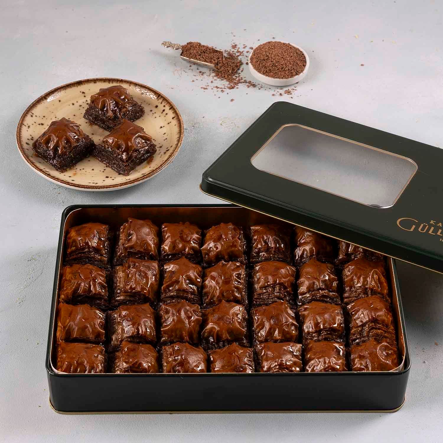 Metal kutuda Çikolatalı Baklava