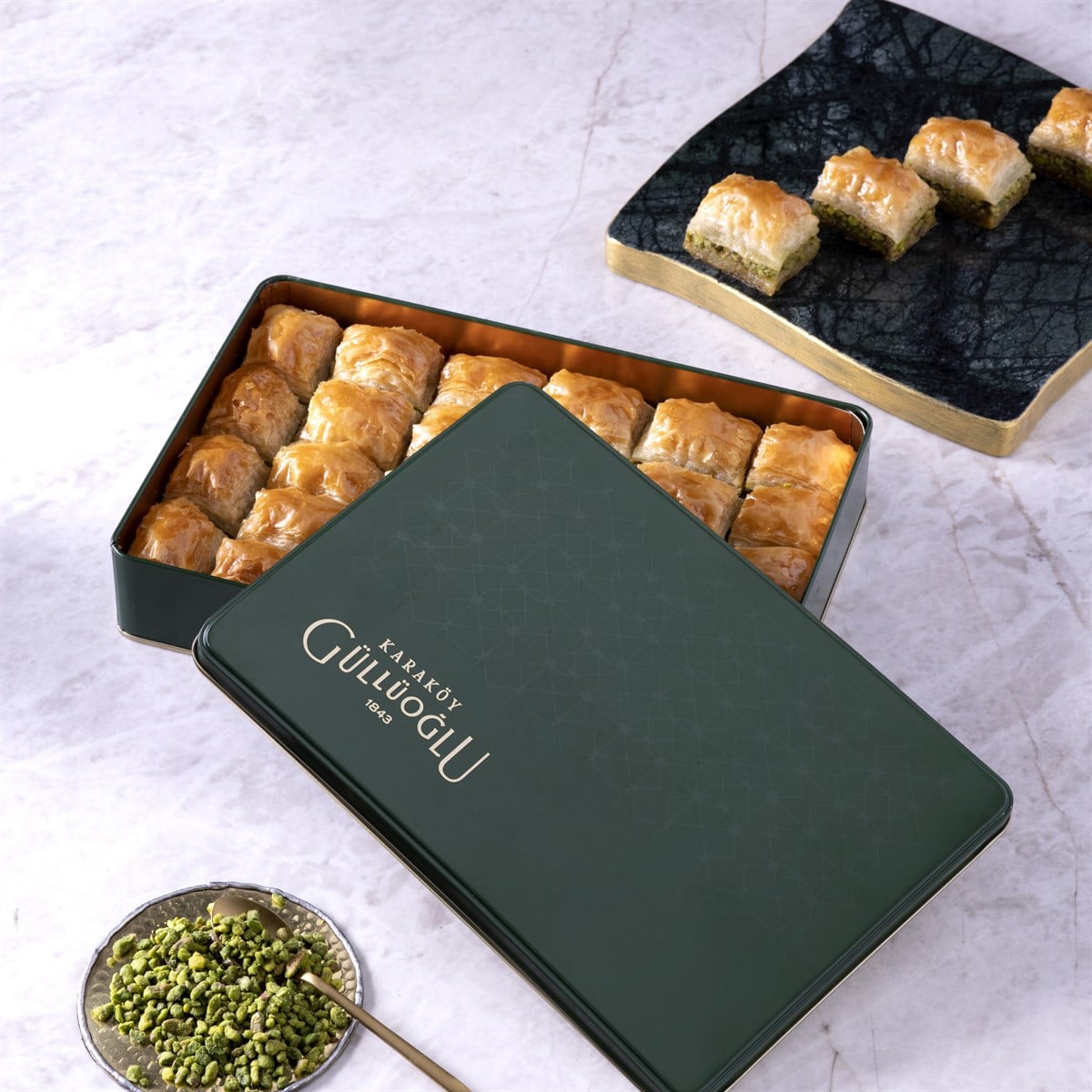 Metal Kutuda Fıstıklı Baklava 900 gr