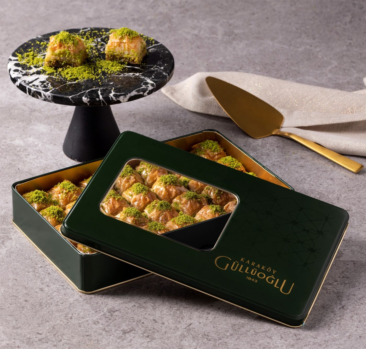 Metal Kutuda Fıstıklı Kuru Baklava 900 gr