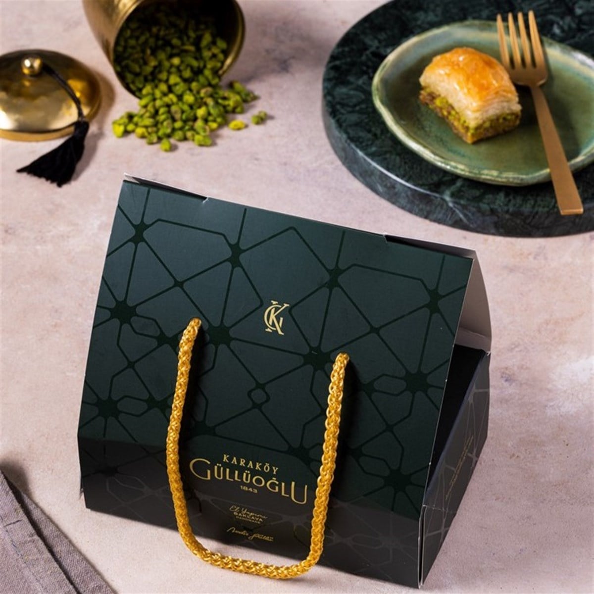 Özel Fıstıklı Baklava Hediye Kutusu 4 Paket - Karaköy Güllüoğlu - Nadir Güllü