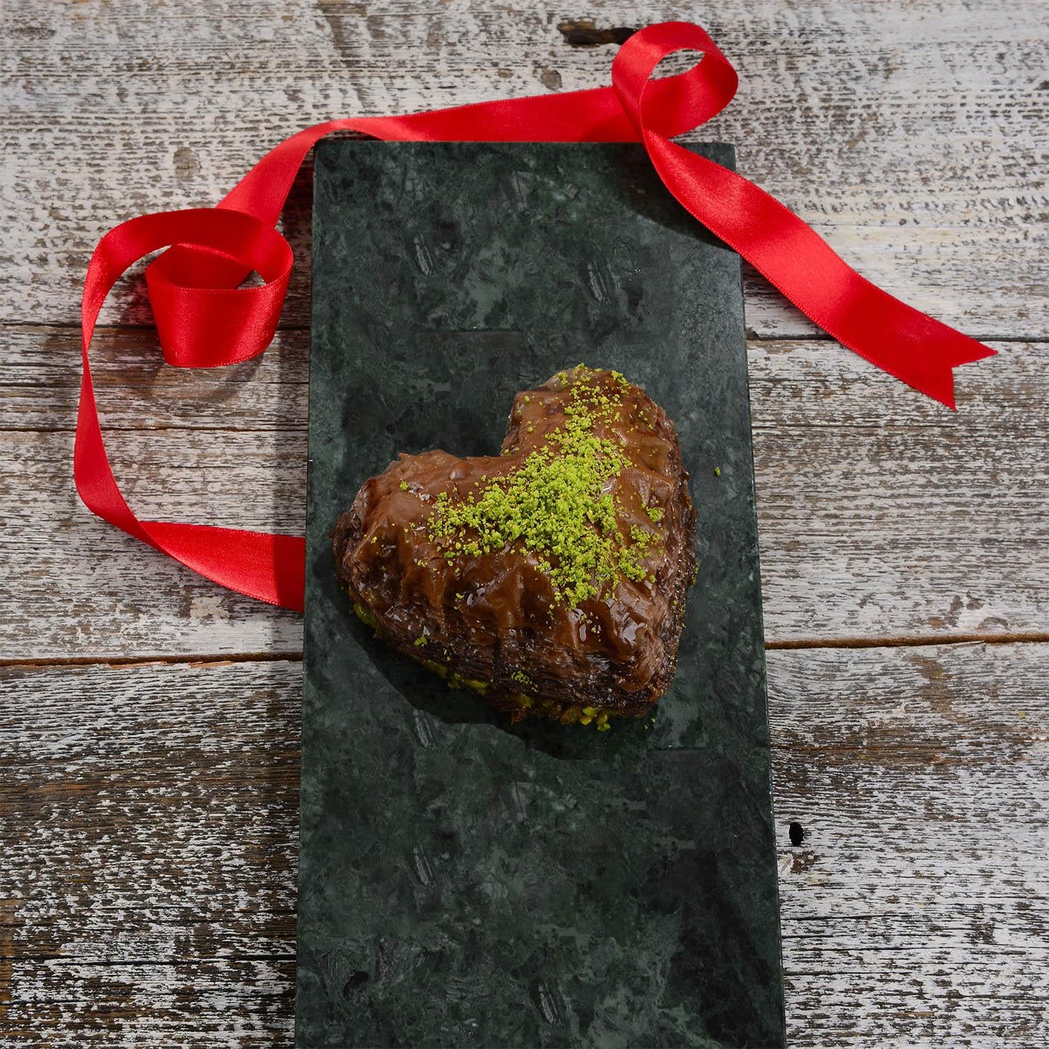 شوكولاتة عيد الحب بقلاوة 1 قطعة