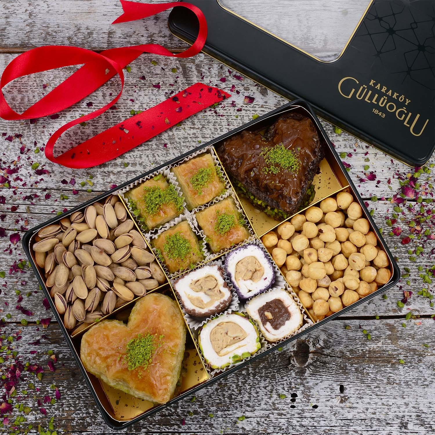 Premium Metal Kutuda Sevgililer Günü Baklava Çerez Kutusu