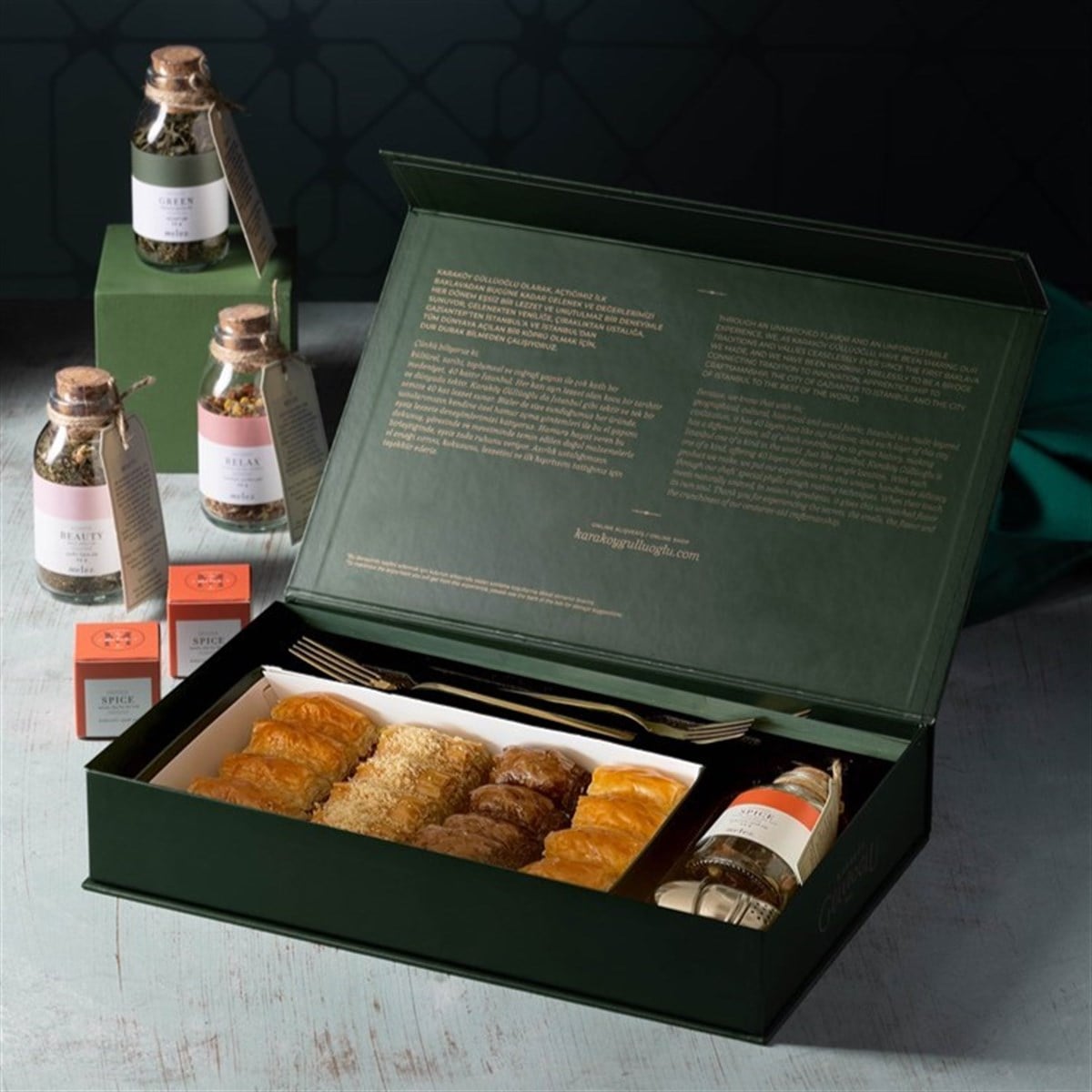 Splendid Box - Karaköy Güllüoğlu - Nadir Güllü