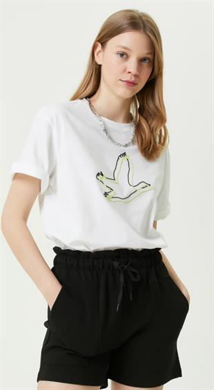 BYMN Yeşil Kuş Baskılı Beyaz Tişört