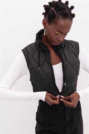 En Nayf Siyah Crop Şişme Yelek