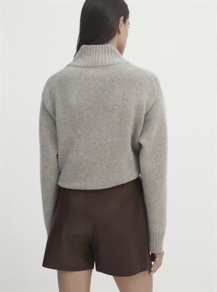 Kahverengi Toka Detaylı Şort Etek