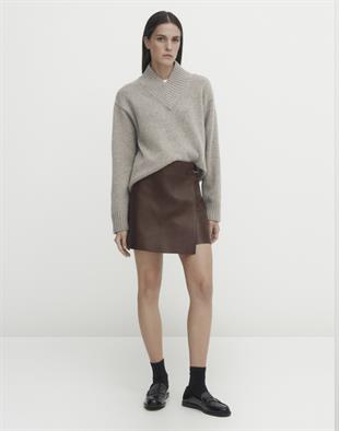 Kahverengi Toka Detaylı Şort Etek