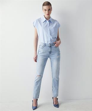 Normal Bel  Yırtık Detaylı Jean