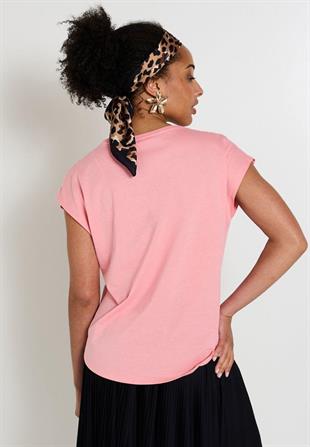 Omuzu Brode Detaylı Pembe Tişört