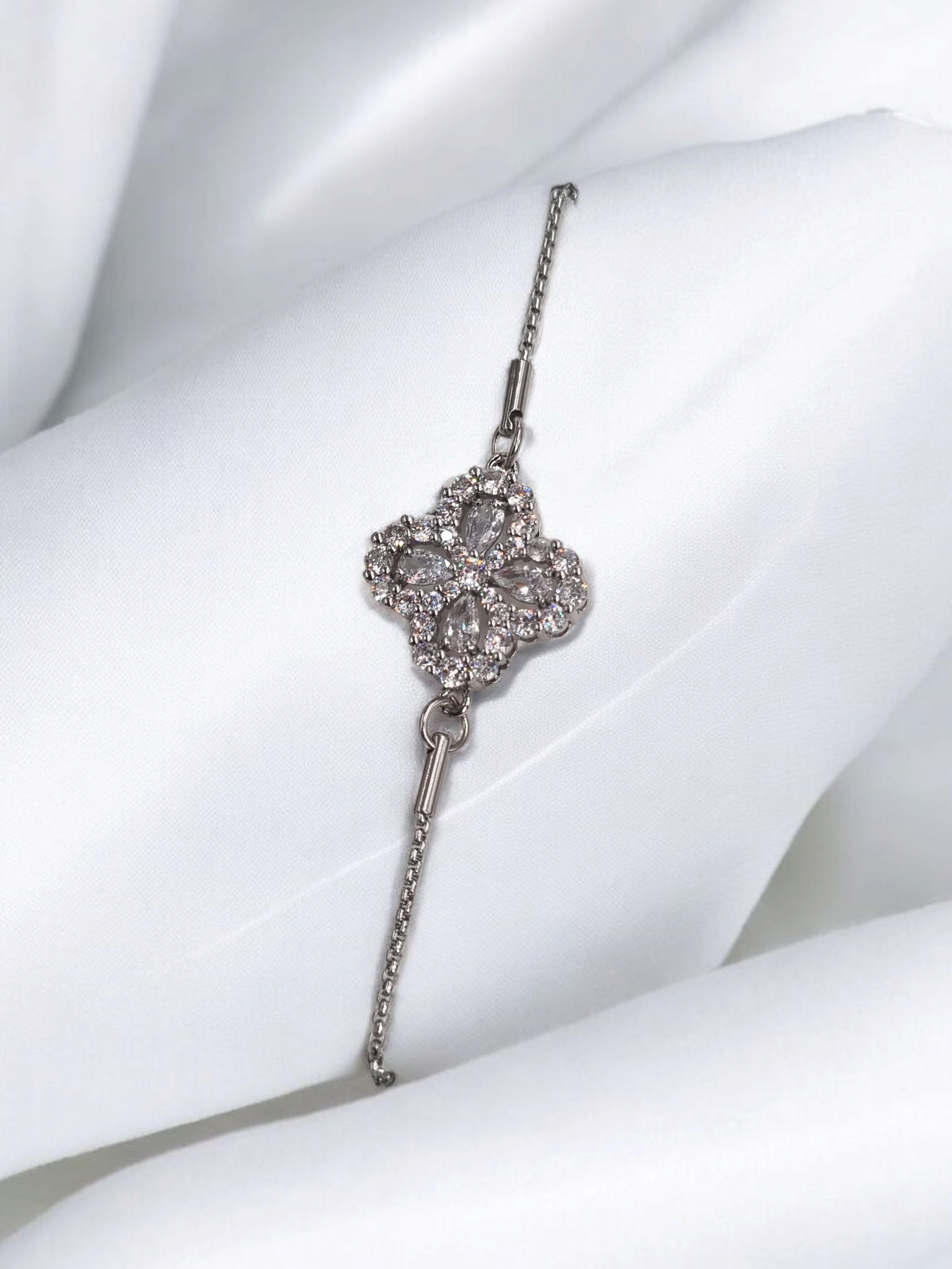 Çelik Asansörlü Bileklik AB17