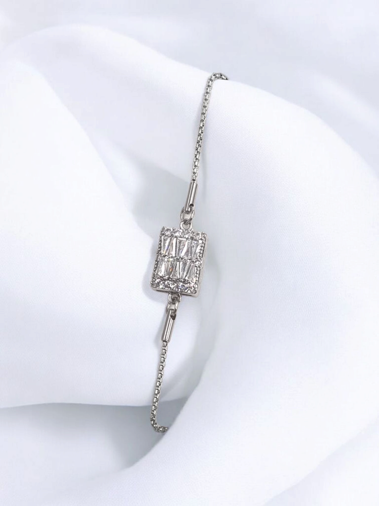 Çelik Asansörlü Bileklik AB24