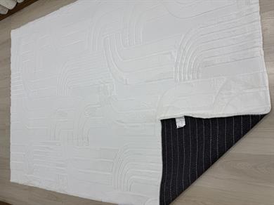 Zümrüt Beyaz Desenli Peluş Halı 160x230