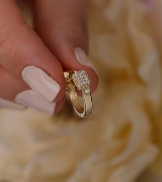 Taşlı Kare Detaylı Halka Küpe