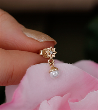 İncili Kartanesi Vidalı Küpe