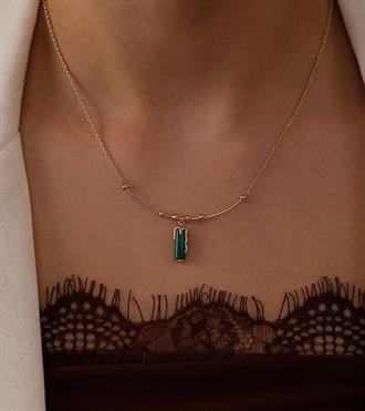 Yeşil Taşlı Çengel Kolye