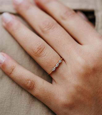 Üç Taşlı Yüzük