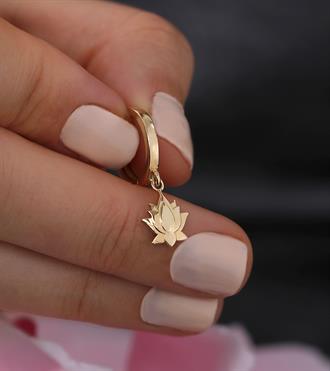 Lotus Sallantılı Altın Küpe