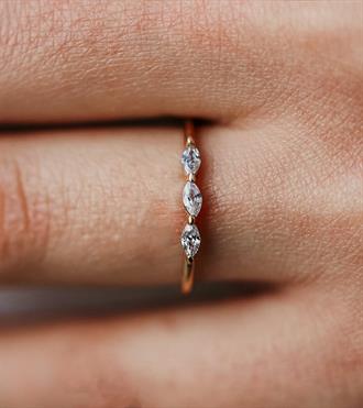 Üç Taşlı Yüzük